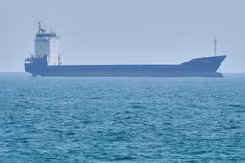 Mỹ kiểm tra tàu chở dầu treo cờ Iran ở Vịnh Oman