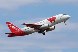 Máy bay chở 425 người hạ cánh khẩn tại Nga vì cháy động cơ