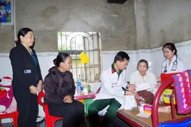 “Bộ đội Cụ Hồ” điểm tựa sức khỏe cho người dân vùng thiên tai