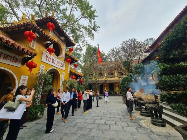 Đi chùa 'tốt lễ', vì sao không 'dễ cầu'?