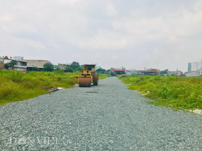 Thủ tướng đề nghị 5 bộ vào cuộc vụ phá đường ray để phân lô bán nền - Ảnh 1.