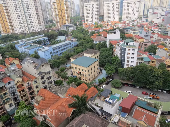 Thấy gì từ nơi đối tượng dùng súng bắn người đi đường tại tòa nhà 17T-10 nhìn ra khu vực xung quanh? - Ảnh 6.