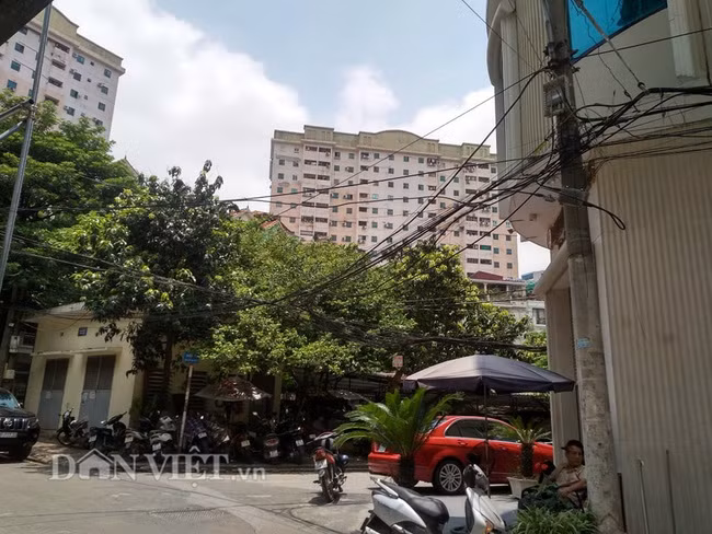 Thấy gì từ nơi đối tượng dùng súng bắn người đi đường tại tòa nhà 17T-10 nhìn ra khu vực xung quanh? - Ảnh 8.