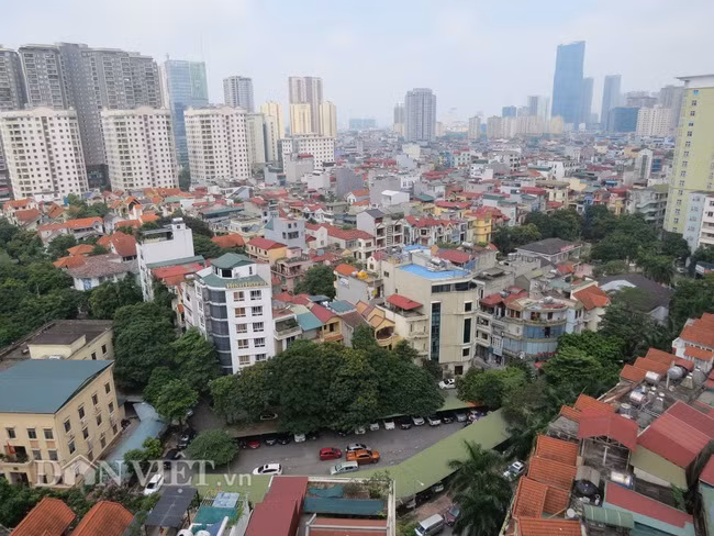 Thấy gì từ nơi đối tượng dùng súng bắn người đi đường tại tòa nhà 17T-10 nhìn ra khu vực xung quanh? - Ảnh 5.