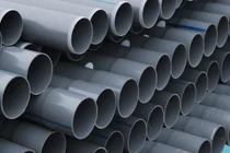 Cạnh tranh giữa hai doanh nghiệp đầu ngành nhựa