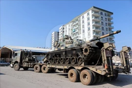 Thổ Nhĩ Kỳ triển khai hàng loạt khí tài quân sự hỗ trợ Syria