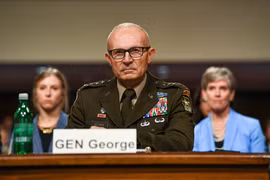 Chiến sự Trung Đông ngày 03/4, Tư lệnh Lục quân Mỹ mất chức