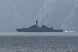 Chiến sự Trung Đông ngày 12/4, tàu chiến Mỹ cố tiến vào Hormuz 