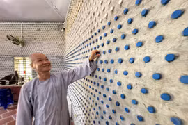 Ngôi đền từ 70.000 chai nhựa tái chế gây ấn tượng tại Quảng Ngãi