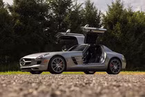 Mercedes SLS AMG 2011 cửa Gullwing odo gần 14.500km đấu giá gần 7,5 tỷ