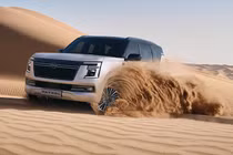 Nissan Patrol vẫn "sống" khoẻ giữa thế giới siêu xe hào nhoáng ở Dubai