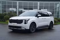 Kia Carnival Hybrid tại Việt Nam giảm giá, còn dưới 1,8 tỷ đồng 