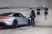 Sạc ôtô điện tại nhà Porsche bị người dùng tố sạc chậm, có thể quá nhiệt