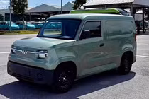 Ôtô điện VinFast EC Van lộ diện tại nhà máy, sắp đến tay người dùng