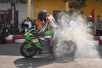 Kawasaki Ninja ZX-6R 2025 ra mắt khách Việt, giá 299 triệu đồng