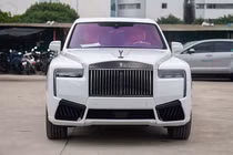 Rolls-Royce Cullinan Black Badge 2025 đầu tiên, gần 60 tỷ tại Việt Nam