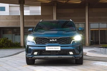Kia Sorento PHEV đang giảm tới gần 150 triệu đồng tại đại lý Việt