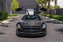 Siêu xe Mercedes-Benz SLS AMG GT 2015 "siêu lướt" lên sàn đấu giá
