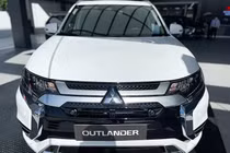Chiếc xe Mitsubishi Outlander "bị lạc" phiếu xuất xưởng tại Việt Nam