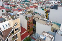 Nhà phố ngập ánh sáng lạ thường giữa Hà Nội