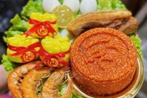 Ngày vía Thần Tài: Mâm cúng tam sên và bánh tạo hình hút khách