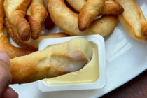 Bánh mì “oằn tà là vằn” gây chú ý với hình dạng lạ mắt