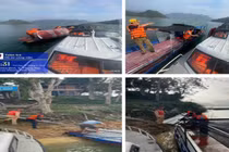 Lực lượng CSGT cứu hộ thuyền chở vật liệu bị tràn nước trên sông Đà