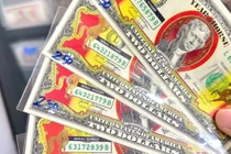 Tiền lì xì hình ngựa sôi động chuẩn bị Tết Nguyên đán 2026