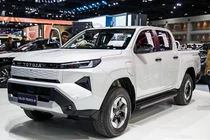 Toyota Hilux chạy điện ra mắt Thái Lan, giá 1,2 tỷ đồng - chạy 240km/sạc