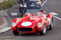 Ferrari 250 Testa Rossa 1957 làm xe dâu của tay đua Charles Leclerc