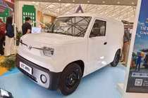 Tận mục xe điện chở hàng VinFast EC Van cửa lùa, chỉ 325 triệu đồng
