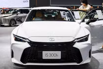 Ra mắt Lexus IS300h 2026 giá 2,29 tỷ đồng tại Thái Lan, có về Việt Nam?