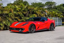 Siêu phẩm Ferrari 812 Competizione A tăng giá gấp 4 lần chỉ sau 3 năm