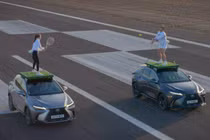 Lexus lập kỷ lục với màn chơi tennis "độc" trên nóc ôtô