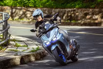 Xe máy tay ga Yamaha NVX 155 2025 có đáng để đi "phượt"?