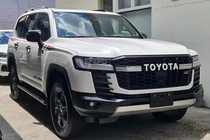 Toyota Land Cruiser LC300 bản máy dầu liên tục cháy hàng 