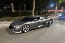 Koenigsegg CCR siêu hiếm ở Trung Quốc bị "tóm" vì nồng độ cồn