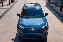 Toyota RAV4 vượt Tesla Model Y, bán chạy nhất năm 2024