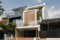 Độc đáo nhà phố cho ánh sáng "nhảy múa" khắp không gian