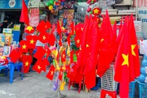 Thời trang, phụ kiện cờ đỏ sao vàng sôi động đón lễ 2/9