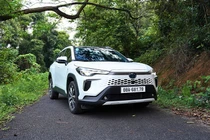 Toyota Corolla Cross 1.8 HEV uống chỉ hơn 4L xăng /100 km