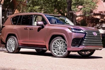 Ngắm Lexus LX Glam làm "phòng thay đồ di động" siêu sang