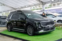 Cận cảnh Kia Carnival Thacoroyal 2025 hạng sang tại Việt Nam