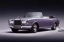 Rolls-Royce Corniche "tái sinh" với động cơ điện, chạy hơn 480km/sạc