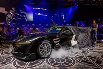 Toyota Supra động cơ V8 siêu mạnh ra mắt, khó lăn bánh trên đường