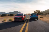 Toyota Corolla Cross 2026 thêm màu mới, tăng giá hơn 13 triệu đồng