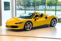 Đại gia Tp.HCM tậu Ferrari 296 GTS hơn 23 tỷ màu vàng lạ mắt
