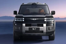 Fang Cheng Bao Tai 7 - nội thất 7 màn hình, nổ lốp vẫn chạy 80 km/h