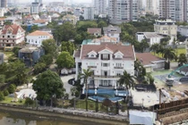 Bên trong biệt thự dát vàng của gia đình tỷ phú Johnathan Hạnh Nguyễn