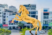 Thú chơi Tết xa hoa của giới nhà giàu Việt